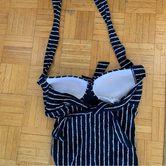 Seafolly flattering swimsuit - Picture 7 of 10